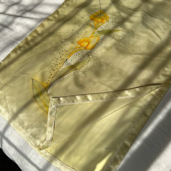 Vintage 90’s Satin Pastel Yellow Traditional Asian Dress With Sparkly Lily’s - Picture 10 of 10